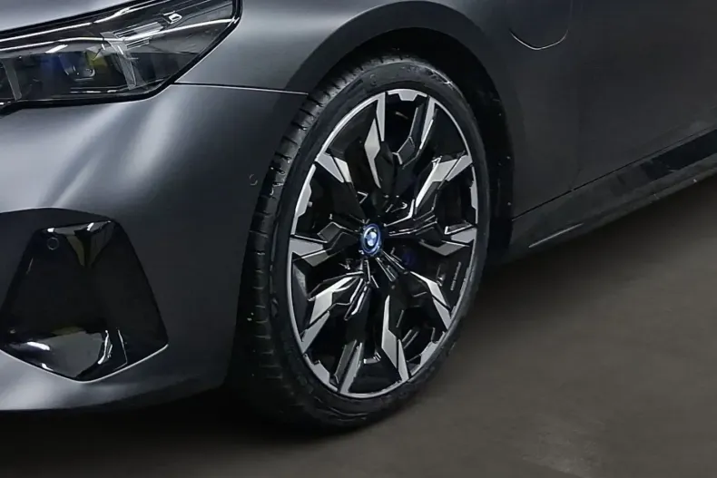 BMW 550 din 2024 cu 21.900 km - oferta BMW174961 - foto 6