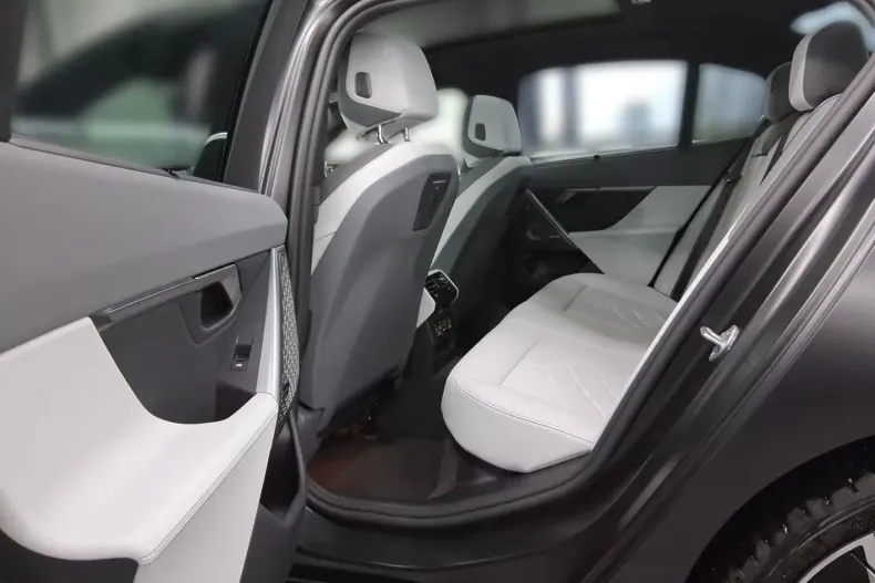 BMW 550 din 2024 cu 21.900 km - oferta BMW174961 - foto 11