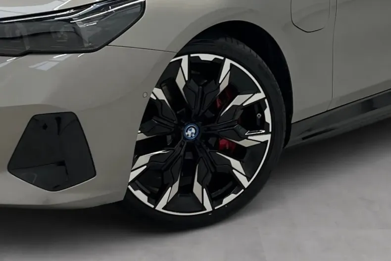 BMW 550 din 2025 cu 17.082 km - oferta BMW174964 - foto 6