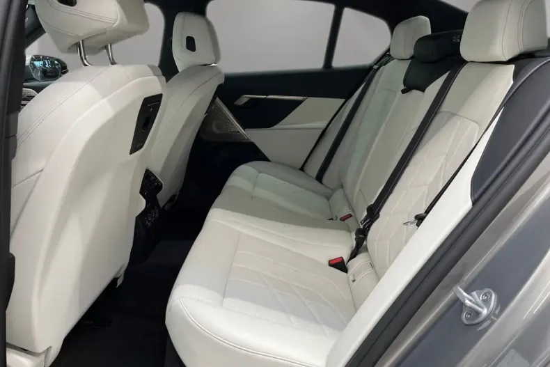 BMW 550 din 2025 cu 17.082 km - oferta BMW174964 - foto 11