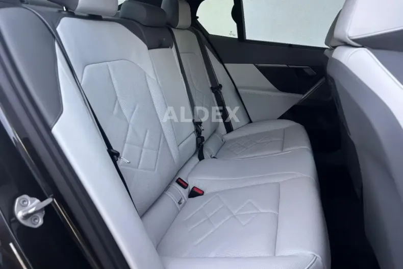 BMW 550 din 2025 cu 7.421 km - oferta BMW174965 - foto 24