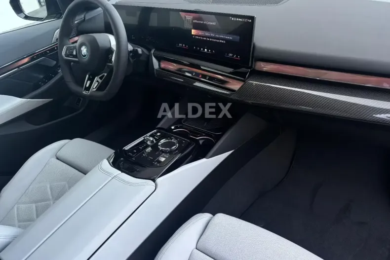 BMW 550 din 2025 cu 7.421 km - oferta BMW174965 - foto 28