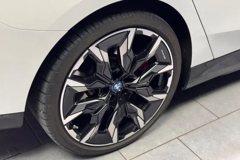 BMW 550 din 2025 cu 10.000 km - oferta BMW174966 - foto 13