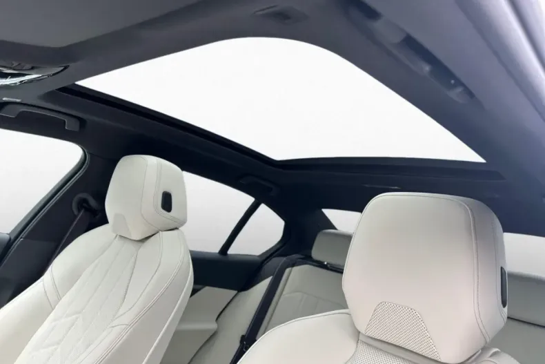 BMW 550 din 2024 cu 16.872 km - oferta BMW174978 - foto 14