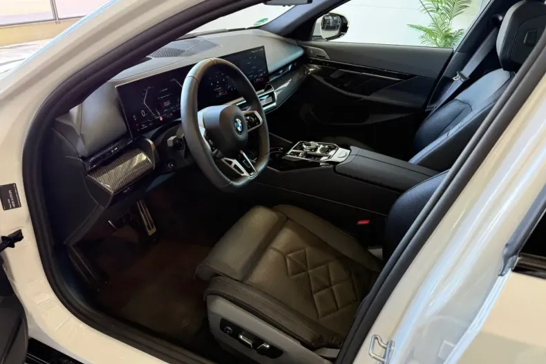 BMW 540 din 2025 cu 17.993 km - oferta BMW174983 - foto 12