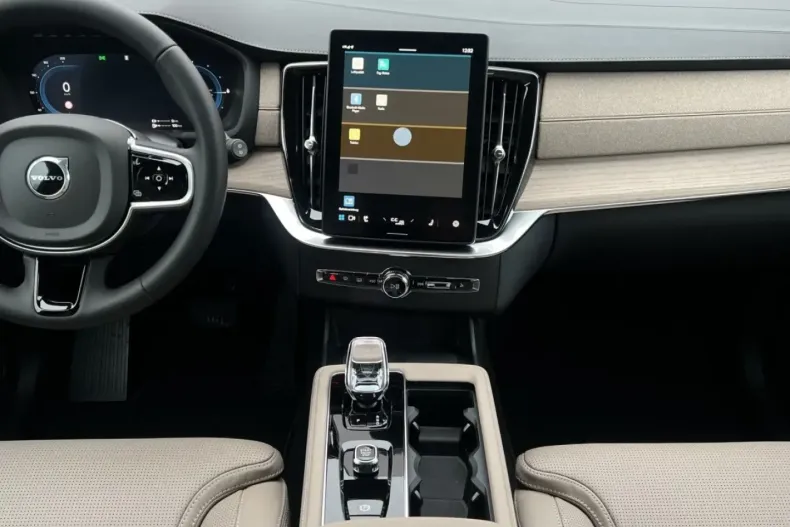 Volvo XC90 din 2025 cu 12.000 km - oferta VOL175000 - foto 2