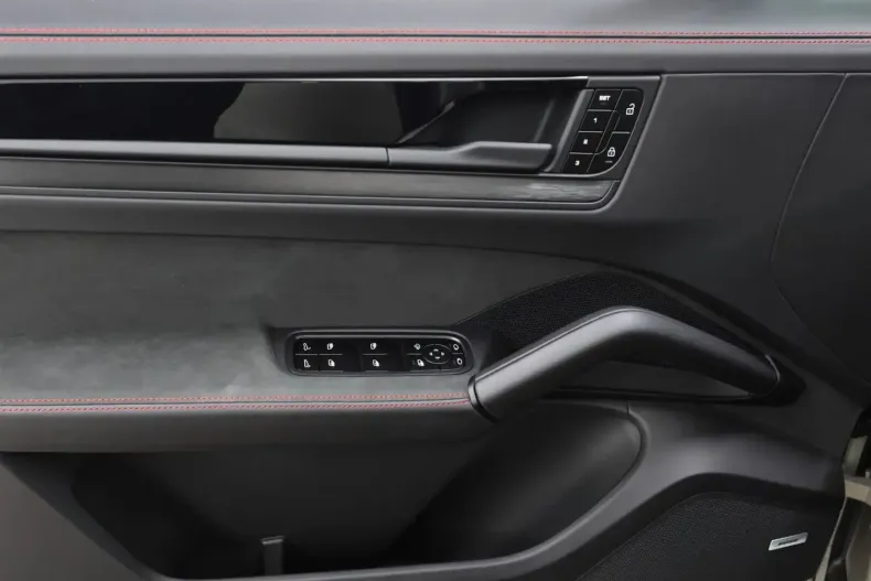 Porsche Cayenne din 2024 cu 16.800 km - oferta POR175033 - foto 19