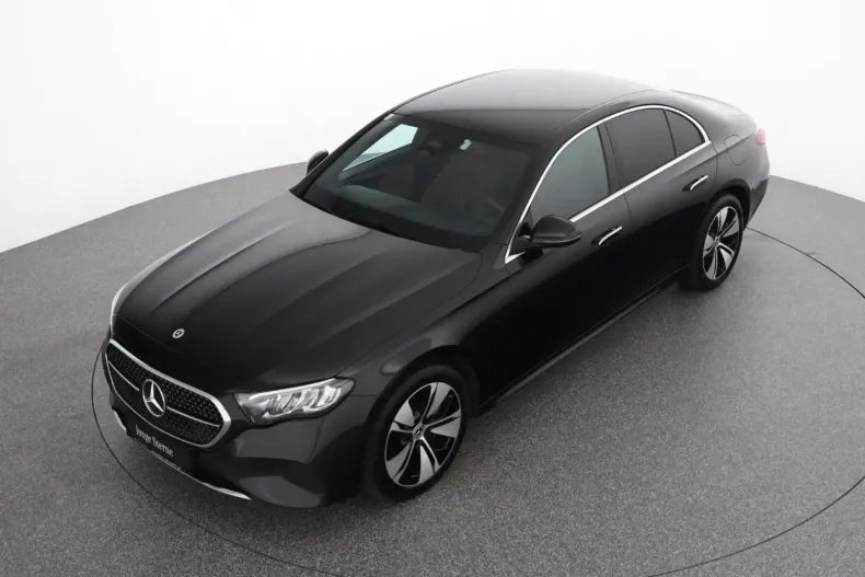 Mercedes-Benz E 300 din 2024 cu 30.000 km - oferta MER175043 - foto 1