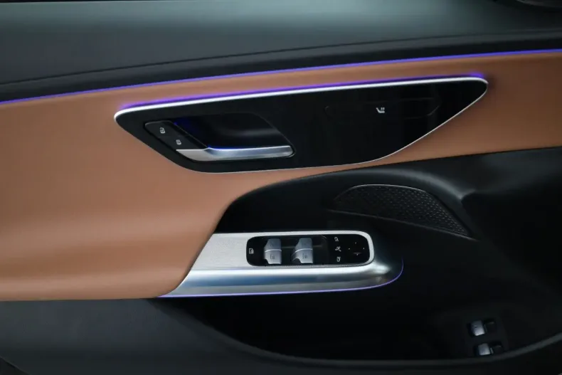 Mercedes-Benz E 300 din 2024 cu 30.000 km - oferta MER175043 - foto 13