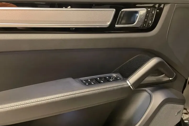 Porsche Cayenne din 2023 cu 29.922 km - oferta POR175065 - foto 17