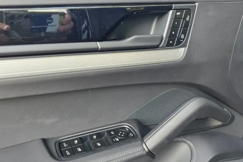 Porsche Cayenne din 2024 cu 23.520 km - oferta POR175066 - foto 8