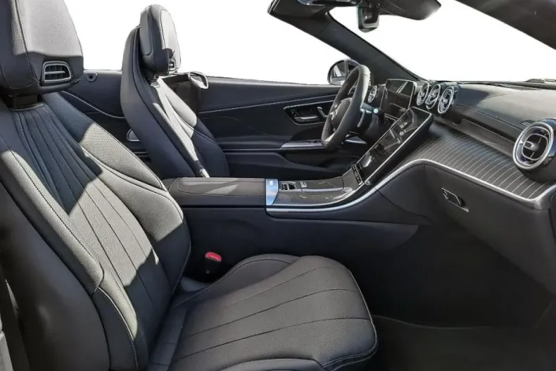 Mercedes-Benz CLE 300 din 2025 cu 8.019 km - oferta MER175092 - foto 8