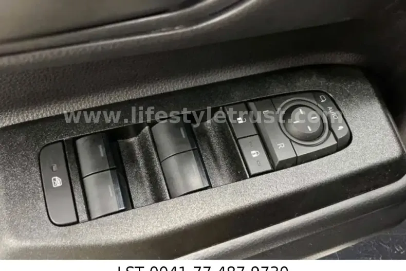 Toyota Land Cruiser din 2025 cu 2.800 km - oferta TOY175137 - foto 19