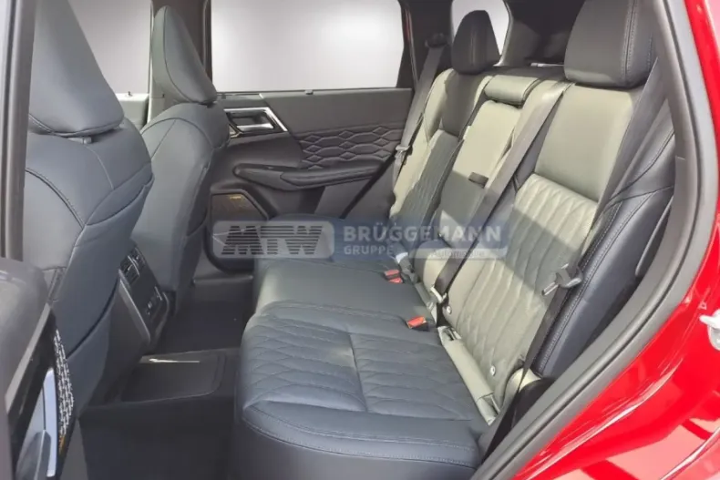 Mitsubishi Outlander din 2025 cu 3.870 km - oferta MIT175180 - foto 10