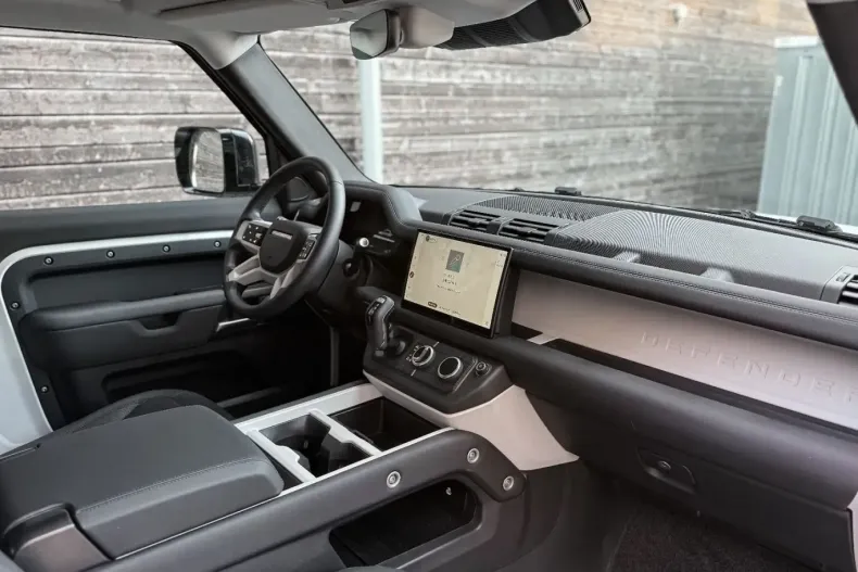 Land Rover Defender din 2025 cu 8.500 km - oferta LAN175184 - foto 11