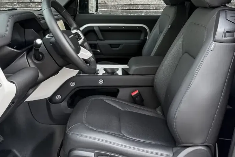 Land Rover Defender din 2025 cu 8.500 km - oferta LAN175184 - foto 14