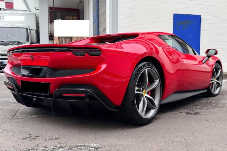 Ferrari 296 GTB din 2024 cu 2.700 km - oferta FER175189 - foto 4