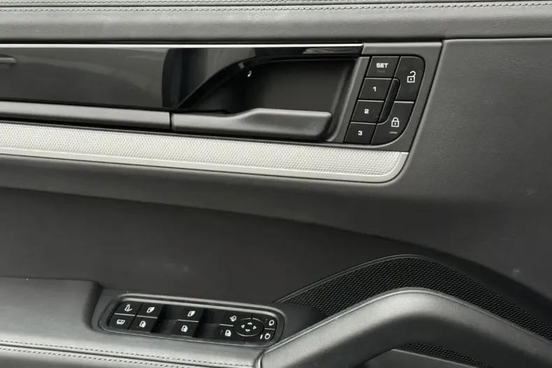 Porsche Cayenne din 2024 cu 51.250 km - oferta POR175225 - foto 24