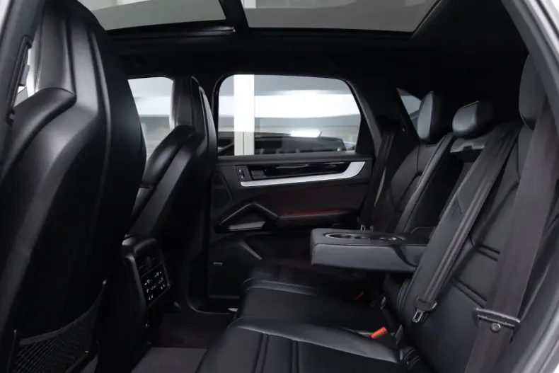 Porsche Cayenne din 2024 cu 68.500 km - oferta POR175234 - foto 9