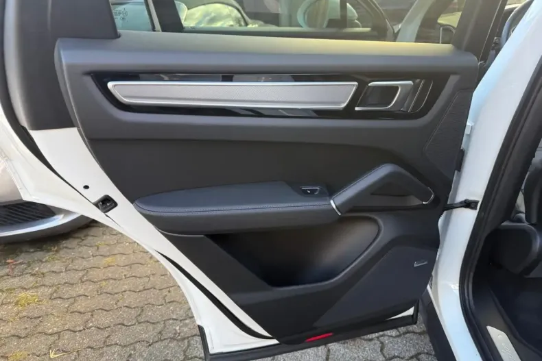 Porsche Cayenne din 2023 cu 69.999 km - oferta POR175247 - foto 18