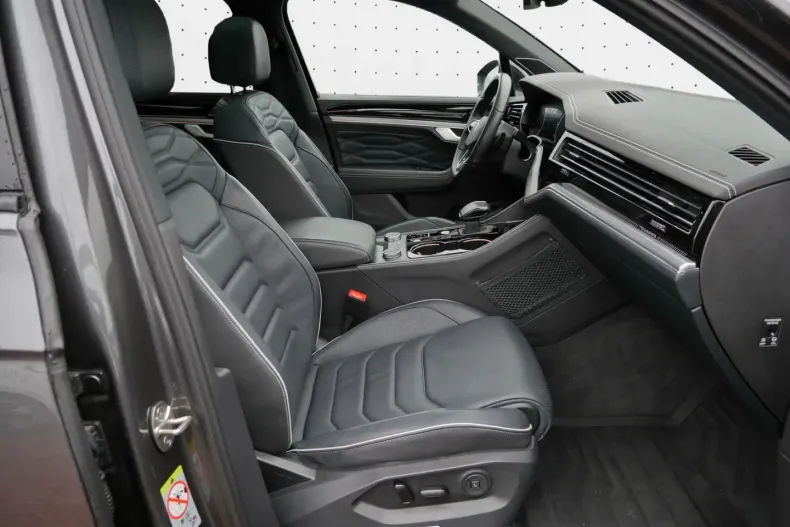 Volkswagen Touareg din 2024 cu 48.900 km - oferta VOL175258 - foto 4