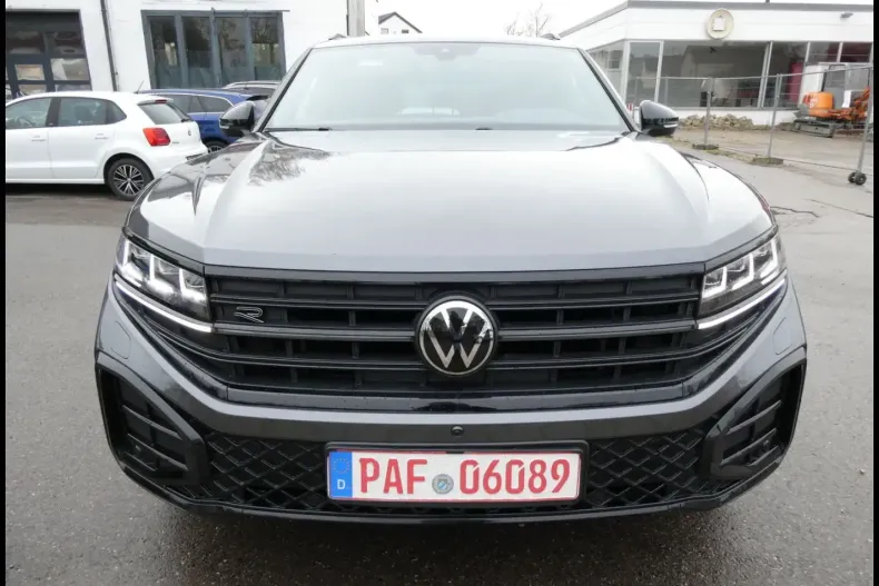 Volkswagen Touareg din 2024 cu 58.016 km - oferta VOL175259 - foto 2