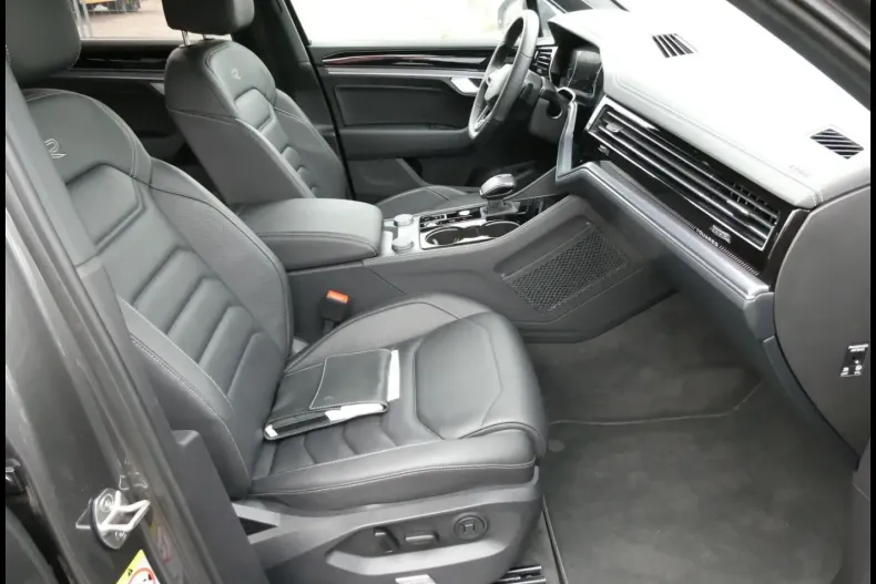 Volkswagen Touareg din 2024 cu 58.016 km - oferta VOL175259 - foto 9