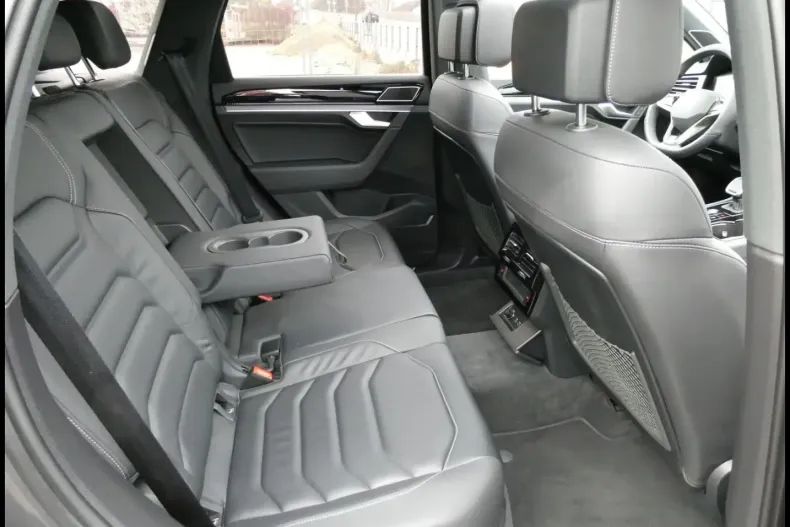 Volkswagen Touareg din 2024 cu 58.016 km - oferta VOL175259 - foto 11