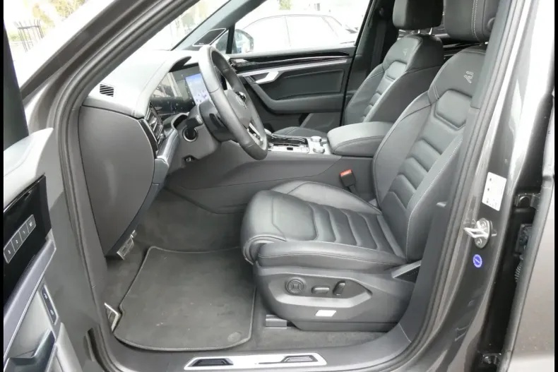 Volkswagen Touareg din 2024 cu 58.016 km - oferta VOL175259 - foto 12