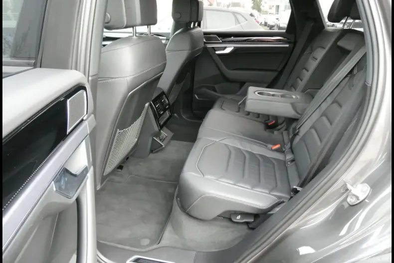 Volkswagen Touareg din 2024 cu 58.016 km - oferta VOL175259 - foto 13