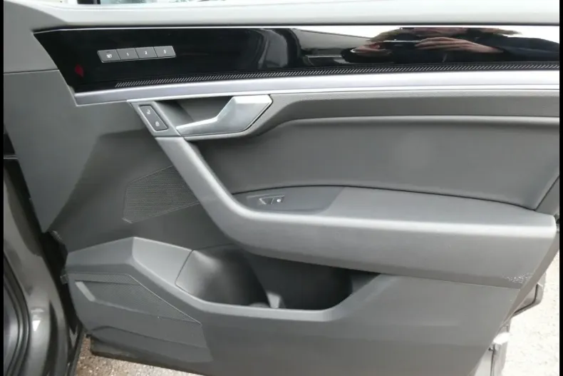 Volkswagen Touareg din 2024 cu 58.016 km - oferta VOL175259 - foto 22