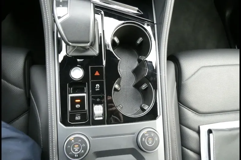 Volkswagen Touareg din 2024 cu 58.016 km - oferta VOL175259 - foto 29