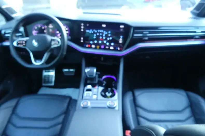 Volkswagen Touareg din 2024 cu 45.025 km - oferta VOL175260 - foto 3