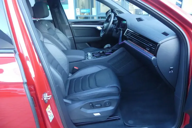 Volkswagen Touareg din 2024 cu 45.025 km - oferta VOL175260 - foto 26