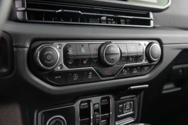 Jeep Wrangler din 2024 cu 5 km - oferta JEE175324 - foto 13