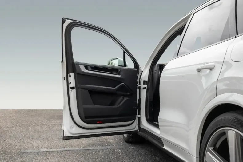 Porsche Cayenne din 2024 cu 17.900 km - oferta POR175332 - foto 19