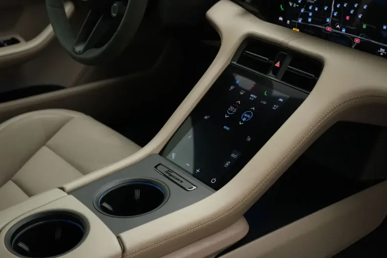 Porsche Taycan din 2022 cu 55.600 km - oferta POR175359 - foto 44