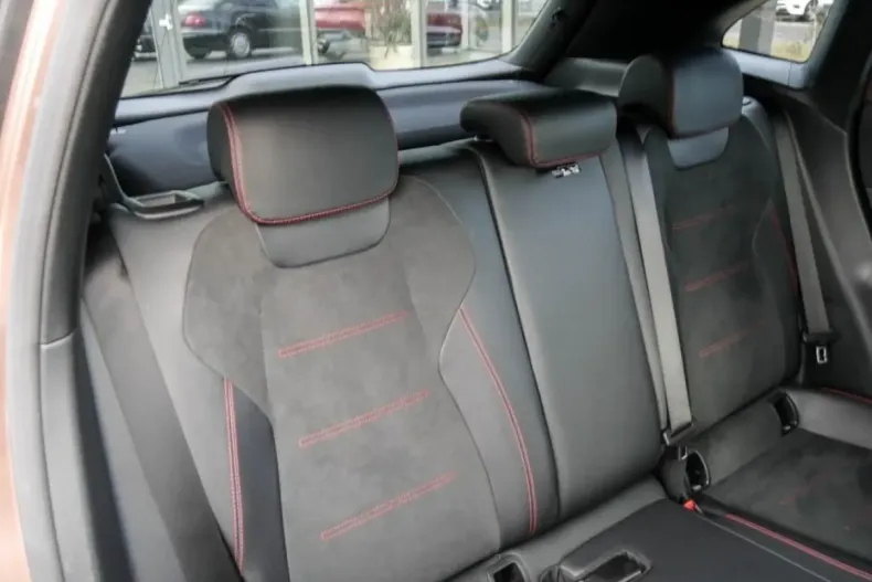 Mercedes-Benz GLA 250 din 2022 cu 34.580 km - oferta MER175370 - foto 4