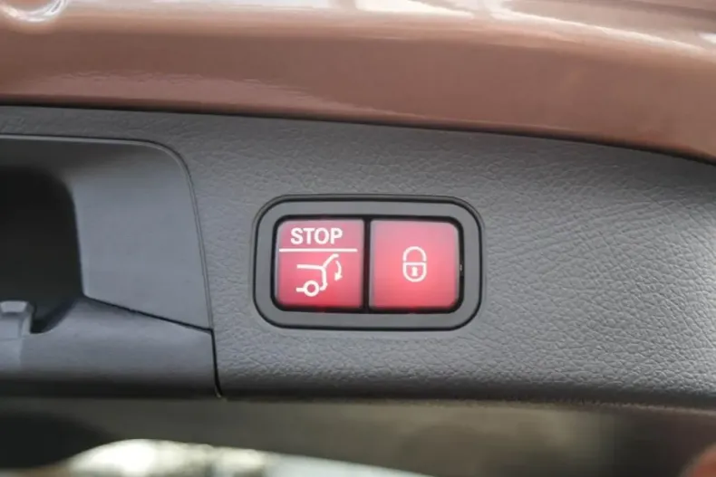 Mercedes-Benz GLA 250 din 2022 cu 34.580 km - oferta MER175370 - foto 9