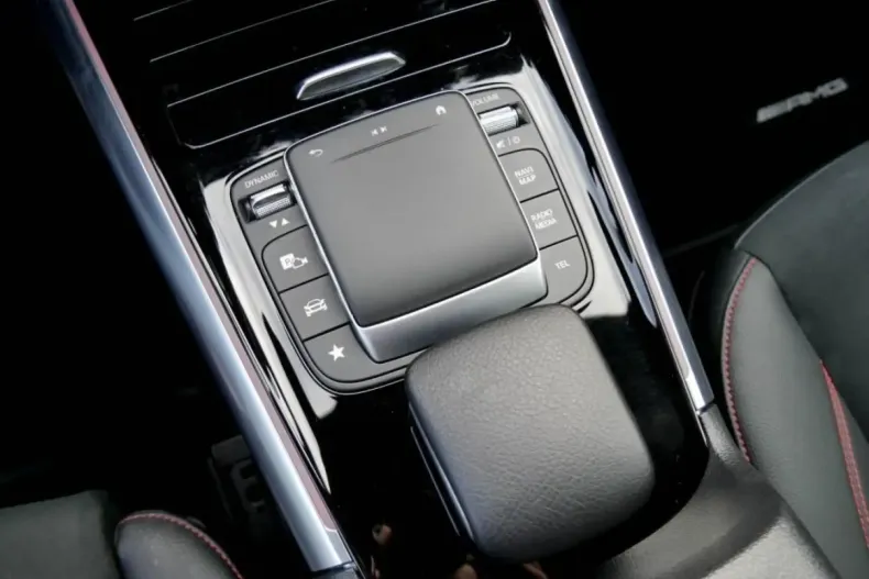 Mercedes-Benz GLA 250 din 2022 cu 34.580 km - oferta MER175370 - foto 10