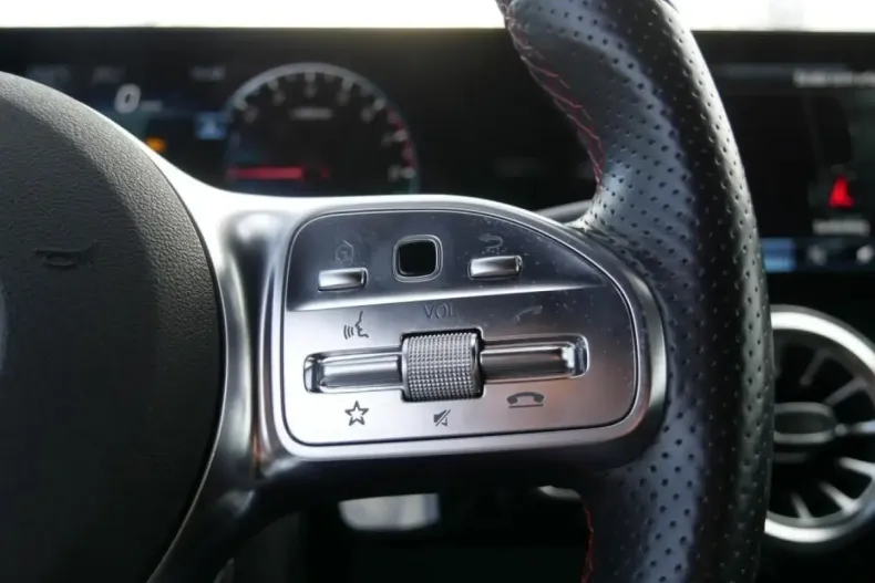 Mercedes-Benz GLA 250 din 2022 cu 34.580 km - oferta MER175370 - foto 12