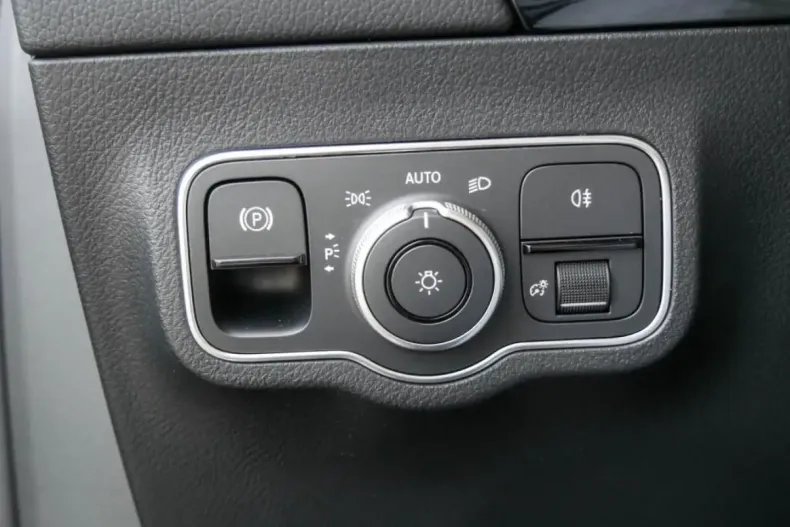 Mercedes-Benz GLA 250 din 2022 cu 34.580 km - oferta MER175370 - foto 15