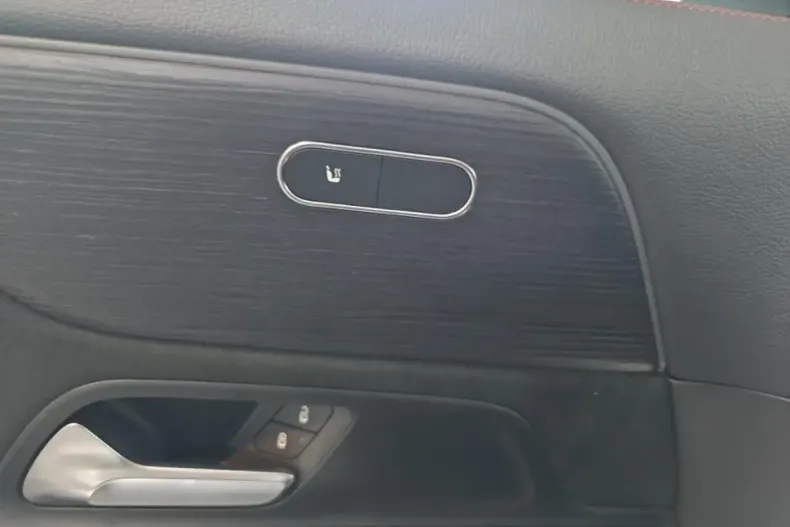 Mercedes-Benz GLA 250 din 2022 cu 34.580 km - oferta MER175370 - foto 20