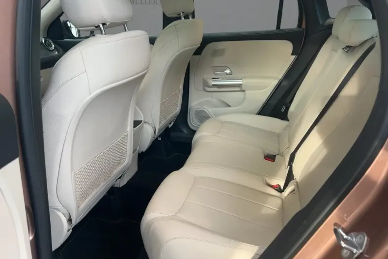 Mercedes-Benz GLA 250 din 2022 cu 20.815 km - oferta MER175371 - foto 7