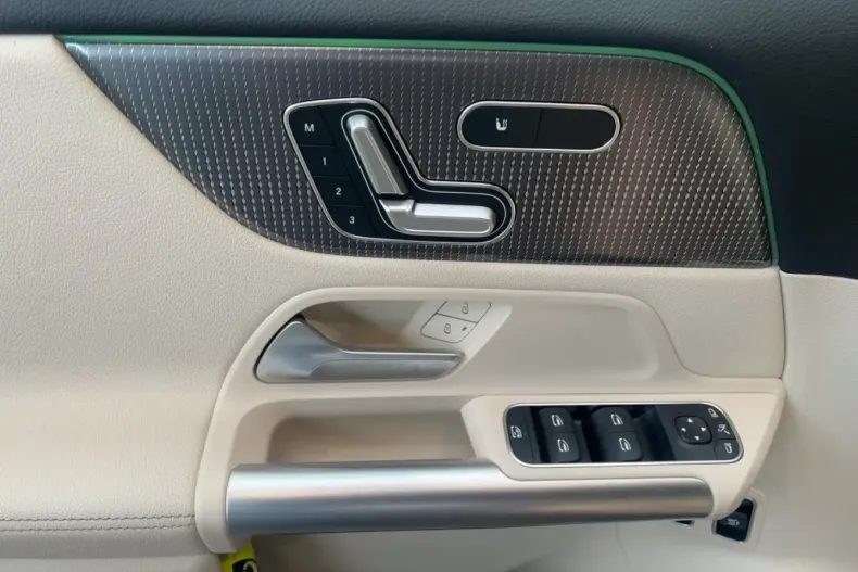 Mercedes-Benz GLA 250 din 2022 cu 20.815 km - oferta MER175371 - foto 13