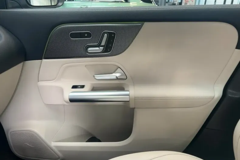 Mercedes-Benz GLA 250 din 2022 cu 20.815 km - oferta MER175371 - foto 17