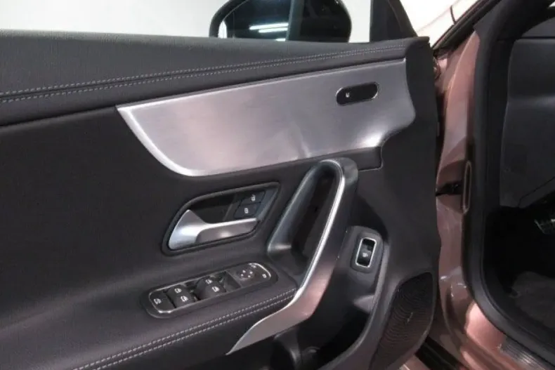 Mercedes-Benz CLA 200 din 2021 cu 56.368 km - oferta MER175372 - foto 7