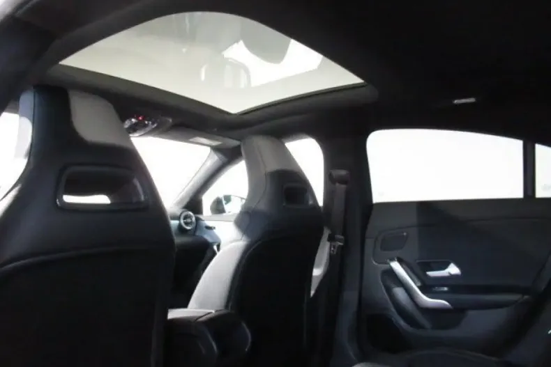 Mercedes-Benz CLA 200 din 2021 cu 56.368 km - oferta MER175372 - foto 11