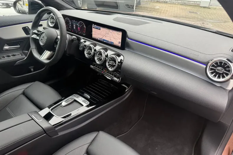 Mercedes-Benz CLA 200 din 2023 cu 8.150 km - oferta MER175374 - foto 12