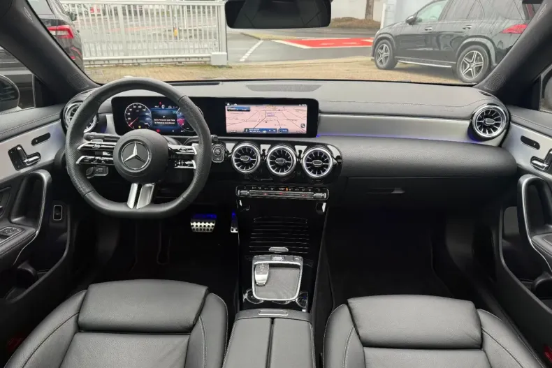 Mercedes-Benz CLA 200 din 2023 cu 8.150 km - oferta MER175374 - foto 15